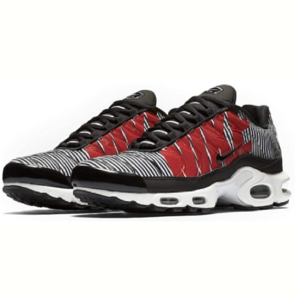 Air Max Plus TN SE Men's Shoes Striped Black White